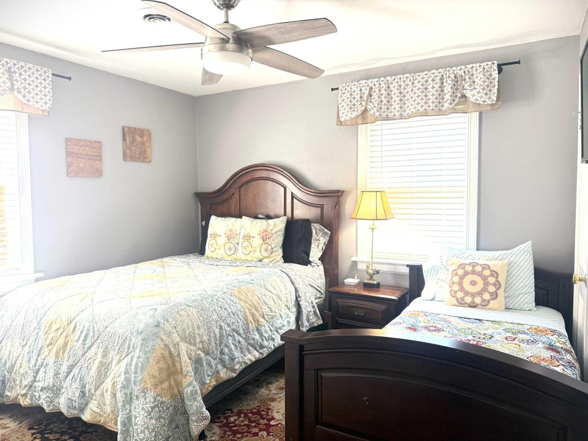 Holiday home Lg Location Free Parking Fenced Yard Fire-pit *